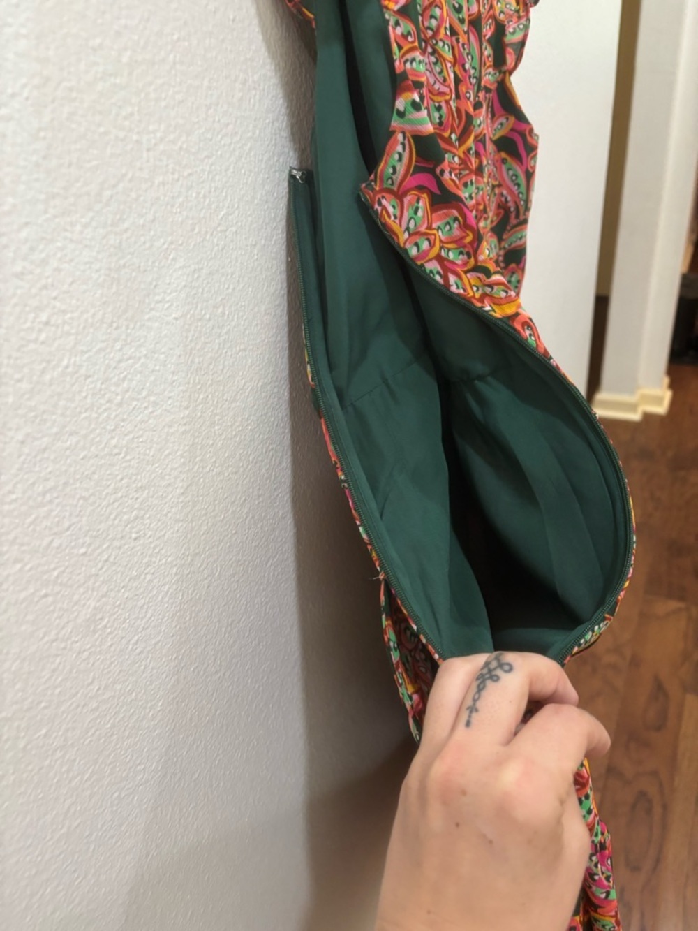 J. Crew Paisley Midi Dress ruffle tired summer boho size 2 Green red pink fun - Picture 8 of 14